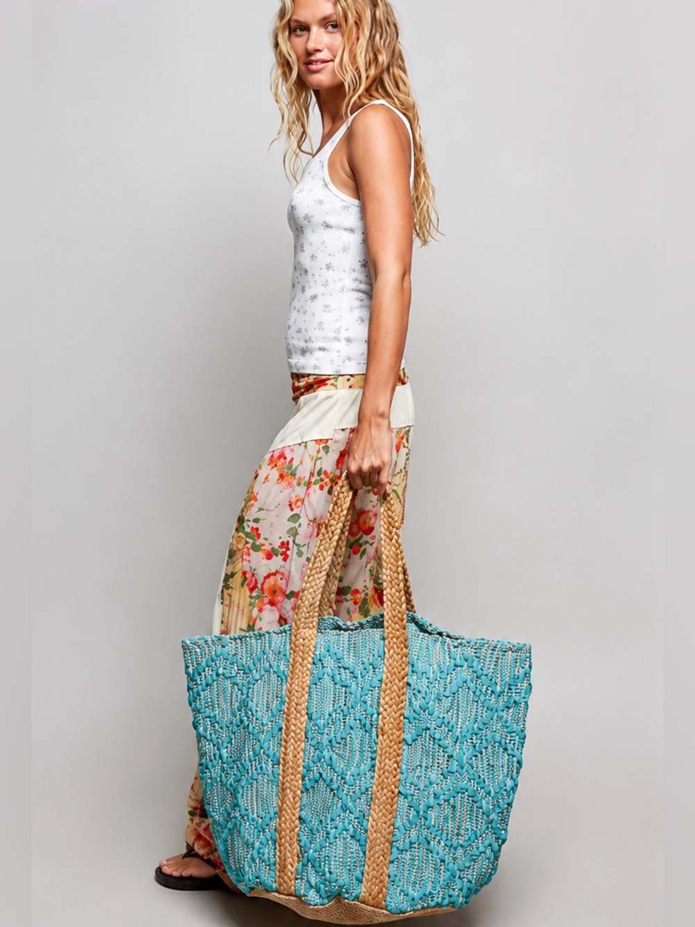 POL Handwoven Tote Bag in Turquoise with Natural Handles - Picture 3 of 6